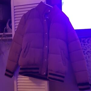 Stylish Puffer Jacket with Striped Cuffs